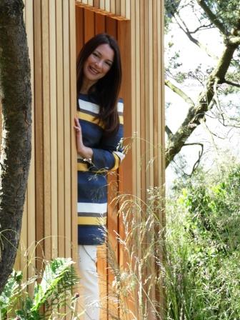 Rachel de Thame presenting for BBC Gardener's World Chelsea 2016 002 (3) COMP